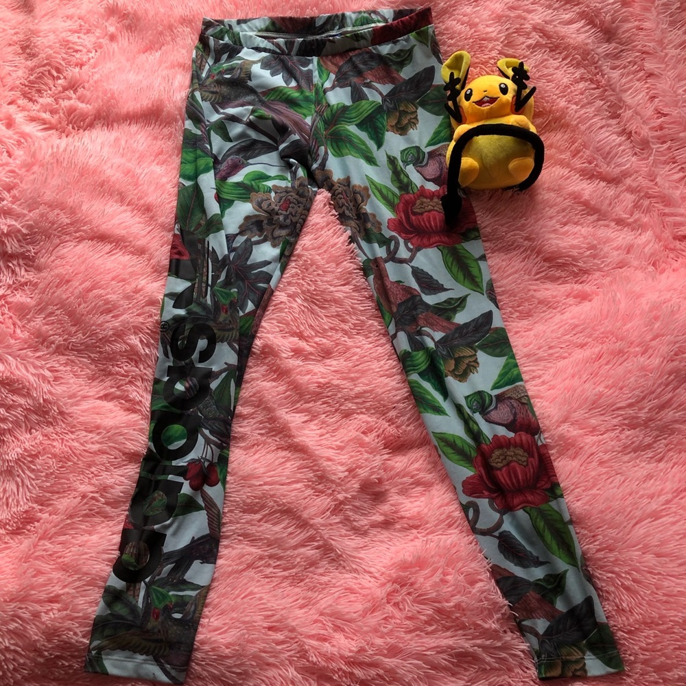 Adidas floral and bird leggings! 🐦🌸🌺